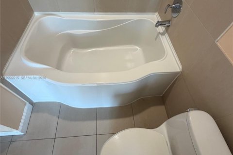 Copropriété à vendre à Hallandale Beach, Floride: 2 chambres, 81.29 m2 № 2071827 - photo 29