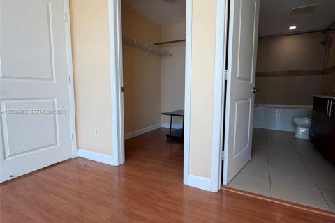 Copropriété à vendre à Hallandale Beach, Floride: 2 chambres, 81.29 m2 № 2071827 - photo 25