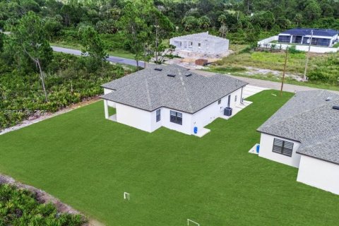 Купить виллу или дом в Лихай-Эйкерс, Флорида 4 спальни, 171.13м2, № 2063968 - фото 13