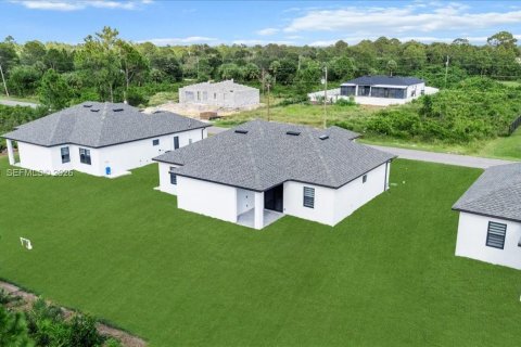 Купить виллу или дом в Лихай-Эйкерс, Флорида 4 спальни, 171.13м2, № 2063968 - фото 16