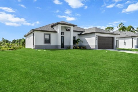 Купить виллу или дом в Лихай-Эйкерс, Флорида 4 спальни, 171.13м2, № 2063968 - фото 24