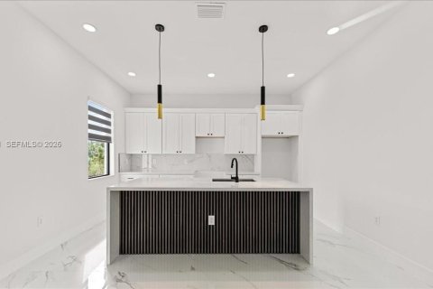 Купить виллу или дом в Лихай-Эйкерс, Флорида 4 спальни, 171.13м2, № 2063968 - фото 3