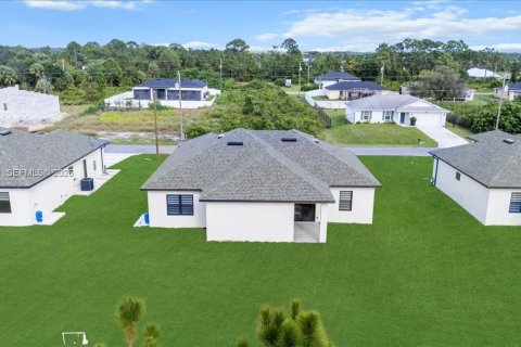 Купить виллу или дом в Лихай-Эйкерс, Флорида 4 спальни, 171.13м2, № 2063968 - фото 15