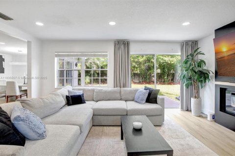 House in Plantation, Florida 4 bedrooms, 171.96 sq.m. № 1820432 - photo 16