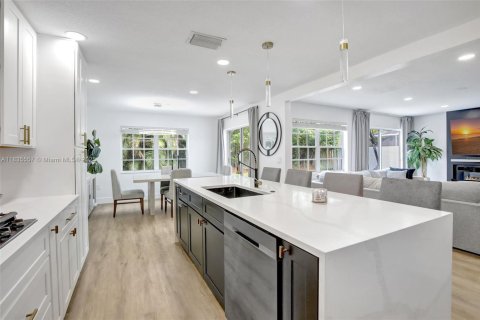 House in Plantation, Florida 4 bedrooms, 171.96 sq.m. № 1820432 - photo 8