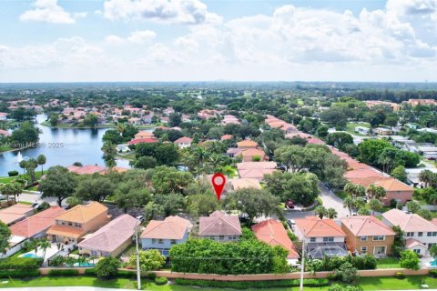 House in Plantation, Florida 4 bedrooms, 171.96 sq.m. № 1820432 - photo 3