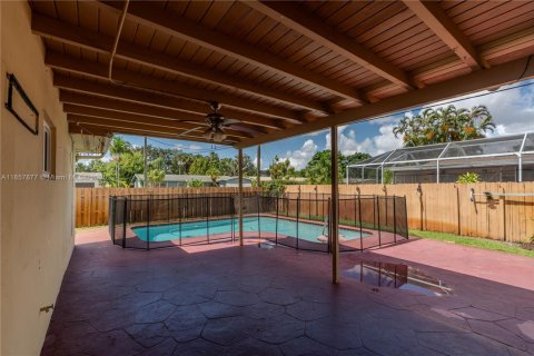 House in Pembroke Pines, Florida 3 bedrooms № 1882325 - photo 18