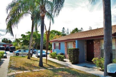 Immobilier commercial à vendre à Lake Worth, Floride: 568.56 m2 № 2033849 - photo 4