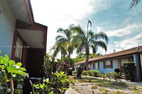 Immobilier commercial à vendre à Lake Worth, Floride: 568.56 m2 № 2033849 - photo 5