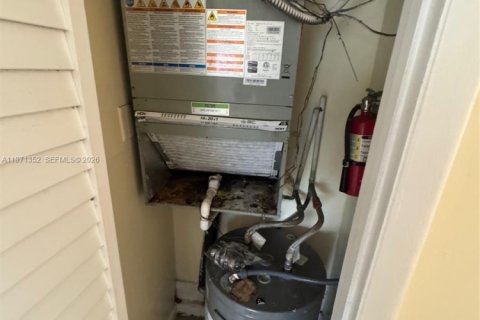 Immobilier commercial à vendre à Lake Worth, Floride: 568.56 m2 № 2033849 - photo 16