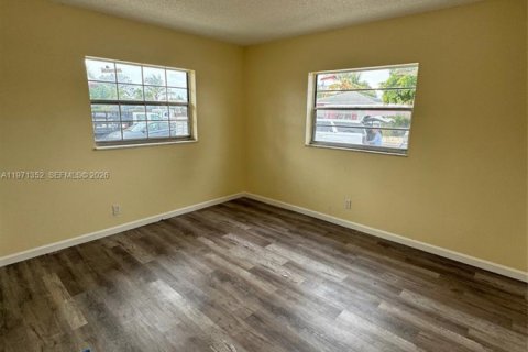 Immobilier commercial à vendre à Lake Worth, Floride: 568.56 m2 № 2033849 - photo 11