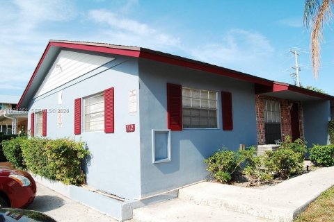 Immobilier commercial à vendre à Lake Worth, Floride: 568.56 m2 № 2033849 - photo 2