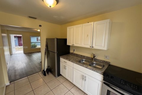 Immobilier commercial à vendre à Lake Worth, Floride: 568.56 m2 № 2033849 - photo 9