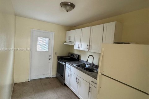 Immobilier commercial à vendre à Lake Worth, Floride: 568.56 m2 № 2033849 - photo 15