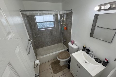 Immobilier commercial à vendre à Lake Worth, Floride: 568.56 m2 № 2033849 - photo 10