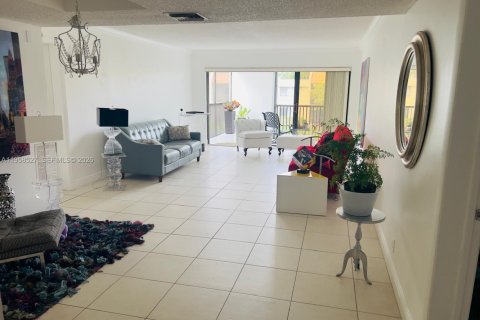 Condo in Weston, Florida, 2 bedrooms  № 2019858 - photo 6