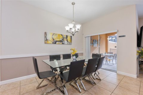 Touwnhouse à vendre à Kissimmee, Floride: 4 chambres, 176.7 m2 № 2399167 - photo 13