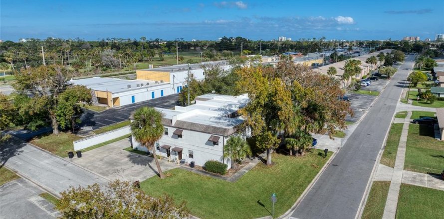 Propiedad comercial en South Daytona, Florida 744.7 m2 № 2129236