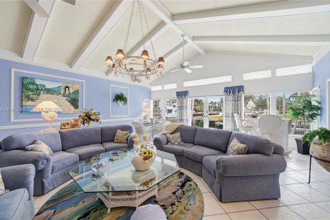 House in Lauderdale-by-the-Sea, Florida 4 bedrooms, 259.57 sq.m. № 2002654 - photo 16