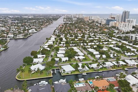 House in Lauderdale-by-the-Sea, Florida 4 bedrooms, 259.57 sq.m. № 2002654 - photo 23