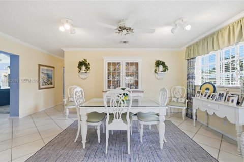 House in Lauderdale-by-the-Sea, Florida 4 bedrooms, 259.57 sq.m. № 2002654 - photo 24