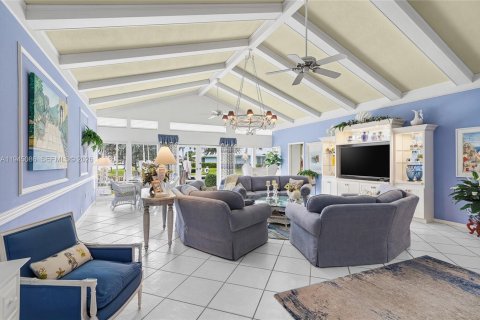 House in Lauderdale-by-the-Sea, Florida 4 bedrooms, 259.57 sq.m. № 2002654 - photo 11