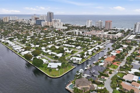 House in Lauderdale-by-the-Sea, Florida 4 bedrooms, 259.57 sq.m. № 2002654 - photo 3