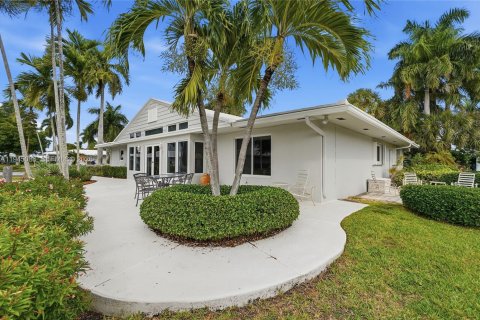 House in Lauderdale-by-the-Sea, Florida 4 bedrooms, 259.57 sq.m. № 2002654 - photo 5