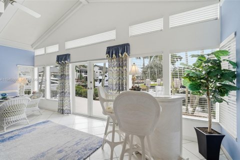 House in Lauderdale-by-the-Sea, Florida 4 bedrooms, 259.57 sq.m. № 2002654 - photo 17