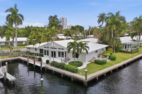 House in Lauderdale-by-the-Sea, Florida 4 bedrooms, 259.57 sq.m. № 2002654