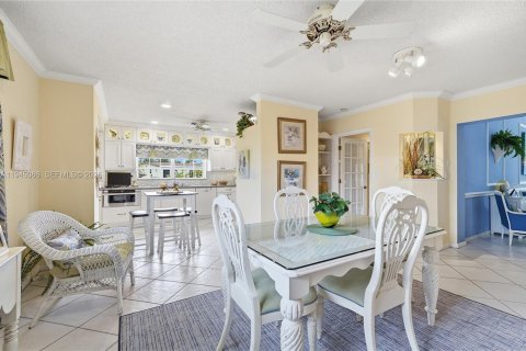 House in Lauderdale-by-the-Sea, Florida 4 bedrooms, 259.57 sq.m. № 2002654 - photo 25