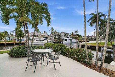 House in Lauderdale-by-the-Sea, Florida 4 bedrooms, 259.57 sq.m. № 2002654 - photo 21