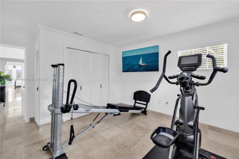 Casa en alquiler en Miami Beach, Florida, 6 dormitorios, 393.81 m2 № 1940154 - foto 28