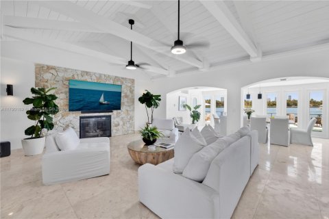 Casa en alquiler en Miami Beach, Florida, 6 dormitorios, 393.81 m2 № 1940154 - foto 7