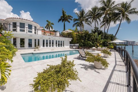 Casa en alquiler en Miami Beach, Florida, 6 dormitorios, 393.81 m2 № 1940154 - foto 5