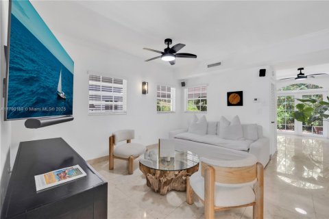 Casa en alquiler en Miami Beach, Florida, 6 dormitorios, 393.81 m2 № 1940154 - foto 18