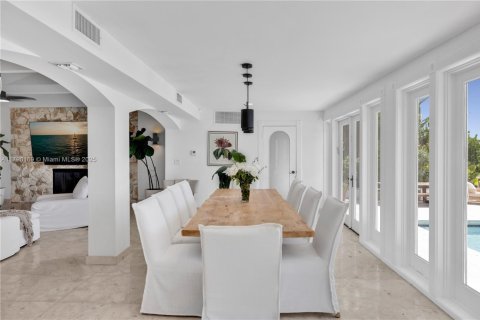 Casa en alquiler en Miami Beach, Florida, 6 dormitorios, 393.81 m2 № 1940154 - foto 11