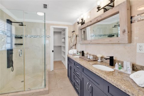 Casa en alquiler en Miami Beach, Florida, 6 dormitorios, 393.81 m2 № 1940154 - foto 22