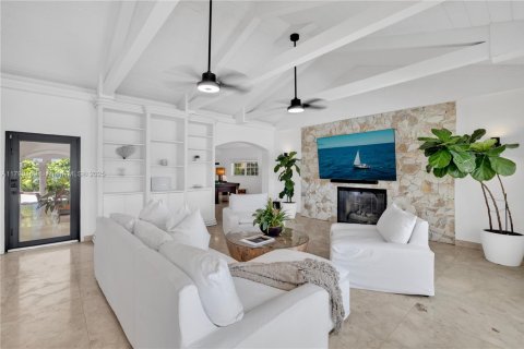 Casa en alquiler en Miami Beach, Florida, 6 dormitorios, 393.81 m2 № 1940154 - foto 9