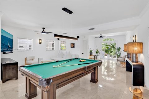 Casa en alquiler en Miami Beach, Florida, 6 dormitorios, 393.81 m2 № 1940154 - foto 16