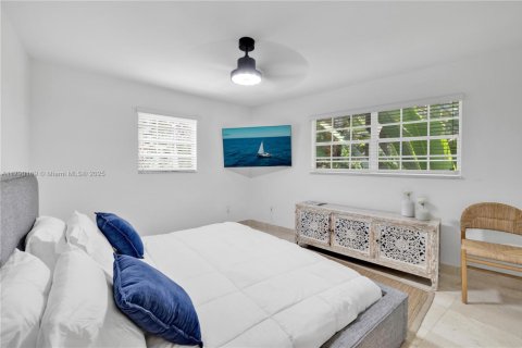 Casa en alquiler en Miami Beach, Florida, 6 dormitorios, 393.81 m2 № 1940154 - foto 26