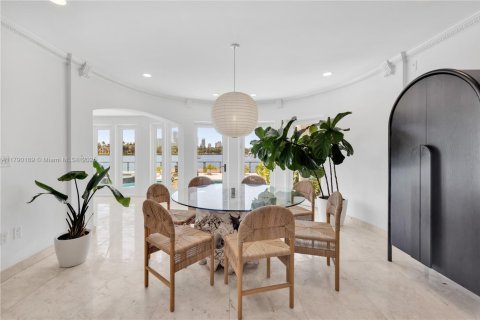 Casa en alquiler en Miami Beach, Florida, 6 dormitorios, 393.81 m2 № 1940154 - foto 12