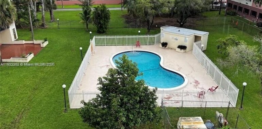 Condominio en Miami, Florida, 2 dormitorios  № 2082782