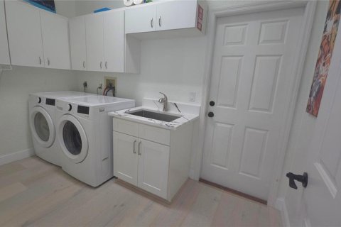 House in Dunedin, Florida 3 bedrooms, 226.96 sq.m. № 1681775 - photo 25