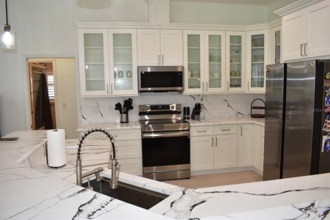 House in Dunedin, Florida 3 bedrooms, 226.96 sq.m. № 1681775 - photo 17