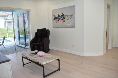House in Dunedin, Florida 3 bedrooms, 226.96 sq.m. № 1681775 - photo 4