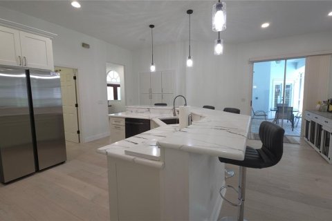 House in Dunedin, Florida 3 bedrooms, 226.96 sq.m. № 1681775 - photo 15