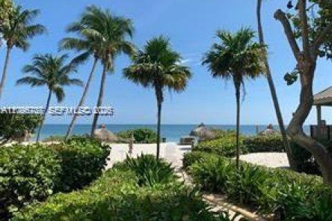 Condo in Key Biscayne, Florida, 2 bedrooms № 2392578 - photo 24