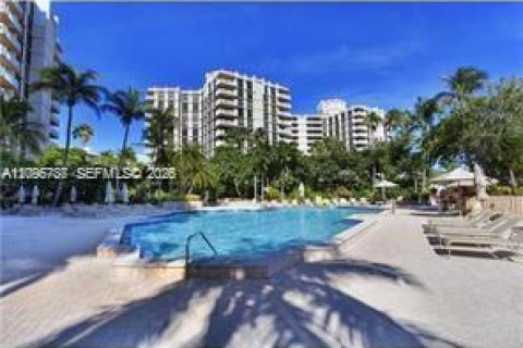 Condo in Key Biscayne, Florida, 2 bedrooms № 2392578 - photo 22