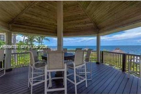 Condo in Key Biscayne, Florida, 2 bedrooms № 2392578 - photo 21